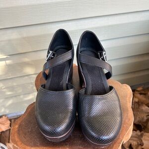 BOC Black Leather Sandal Heels (US 7)